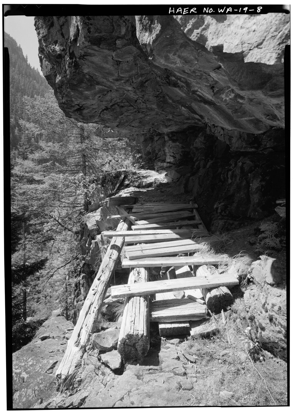 Photograph of Devil's Corner Cliff Walk