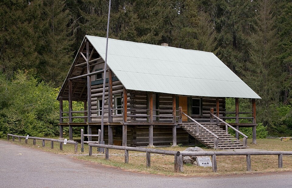 Photograph of Salmon la Sac Guard Station