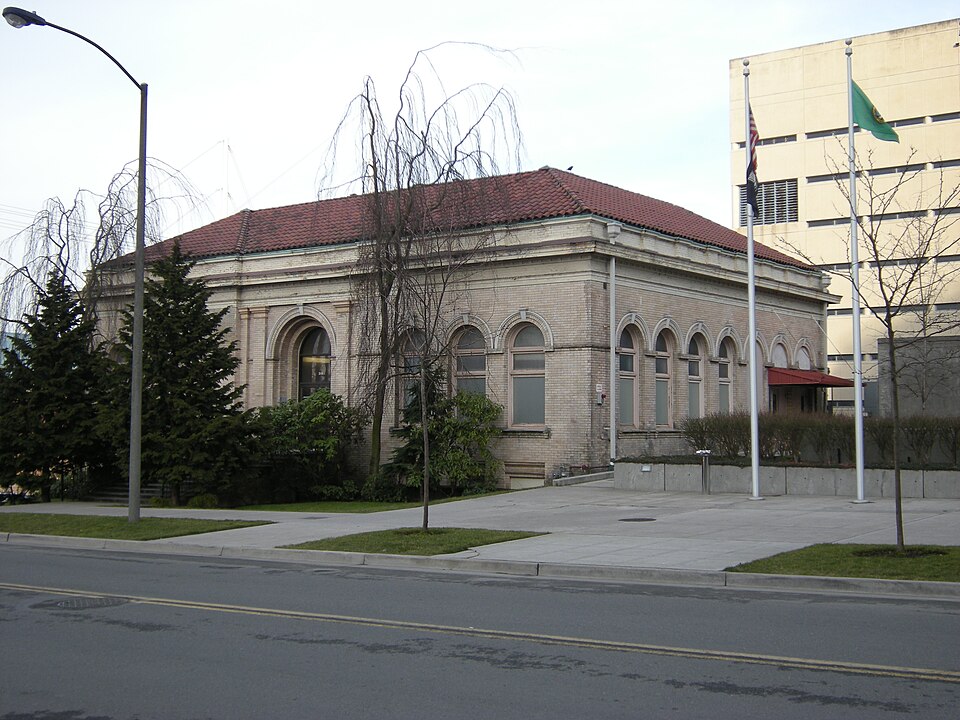 Photograph of Everett Carnegie Library