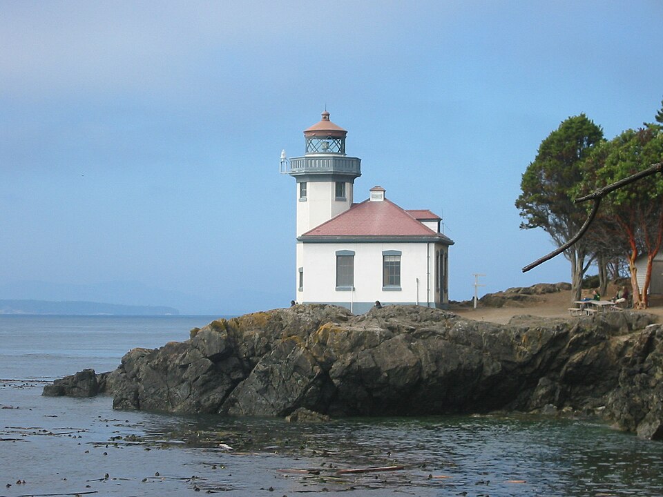 Photograph of Lime Kiln Light