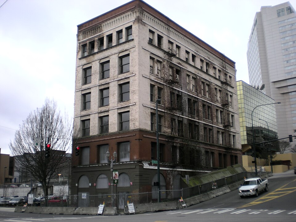 Photograph of Luzon Building