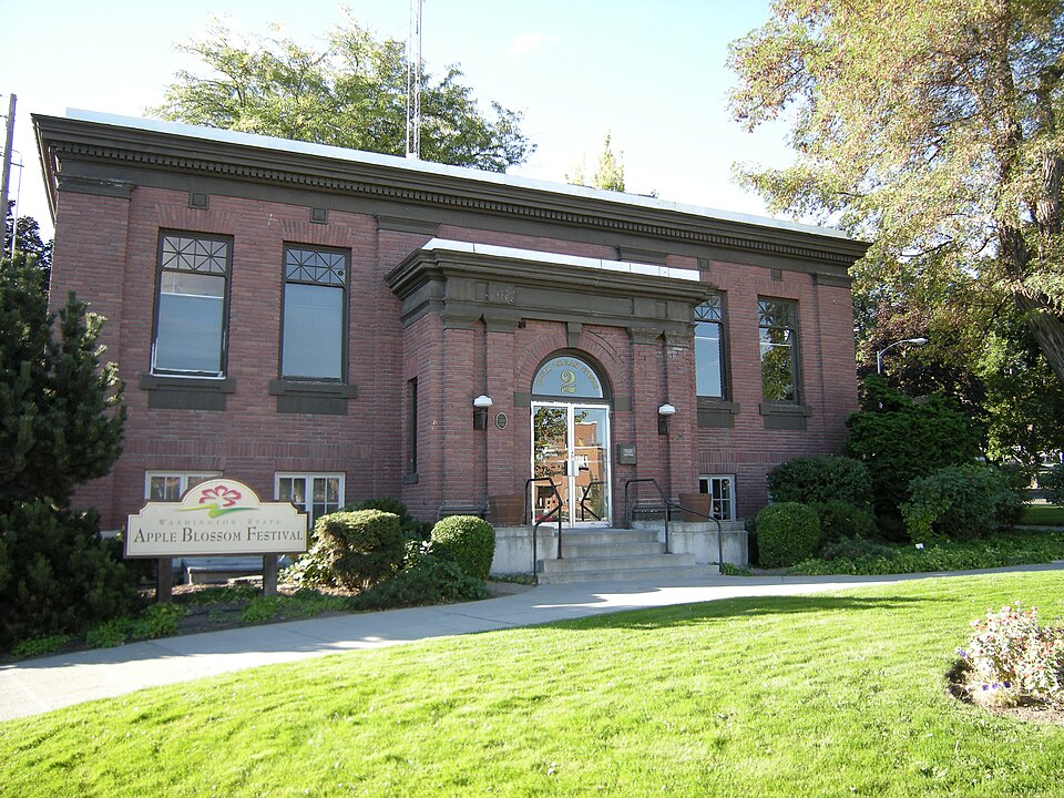 Photograph of Wenatchee Carnegie Library