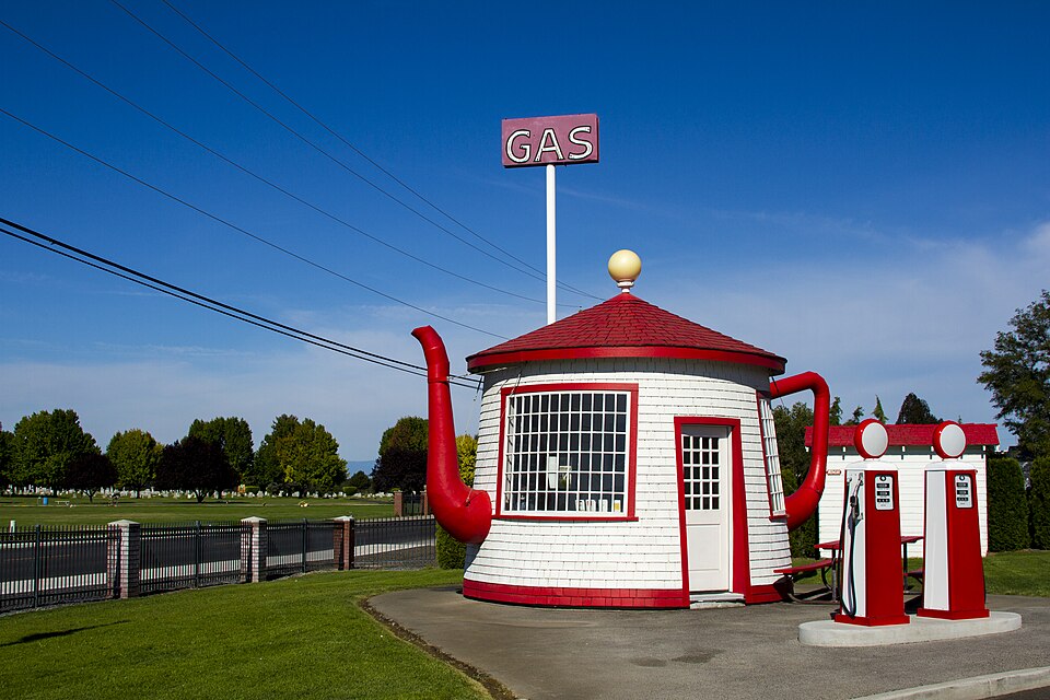 Photograph of Teapot Dome Service Station