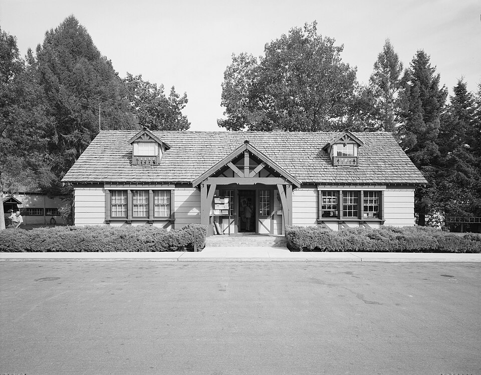 Photograph of Leavenworth Ranger Station