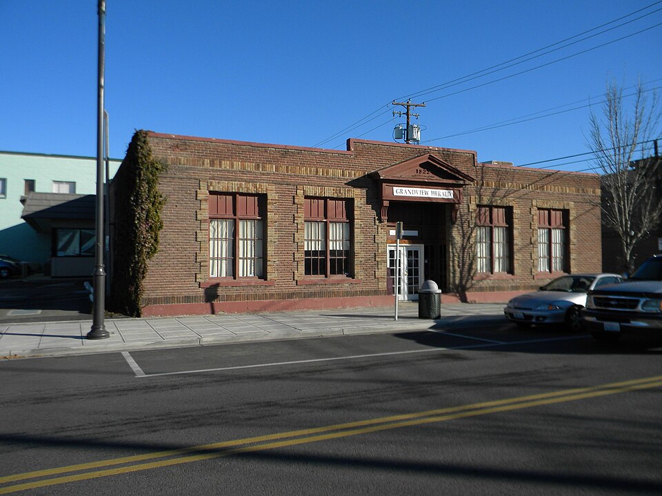 Photograph of Grandview Herald Building