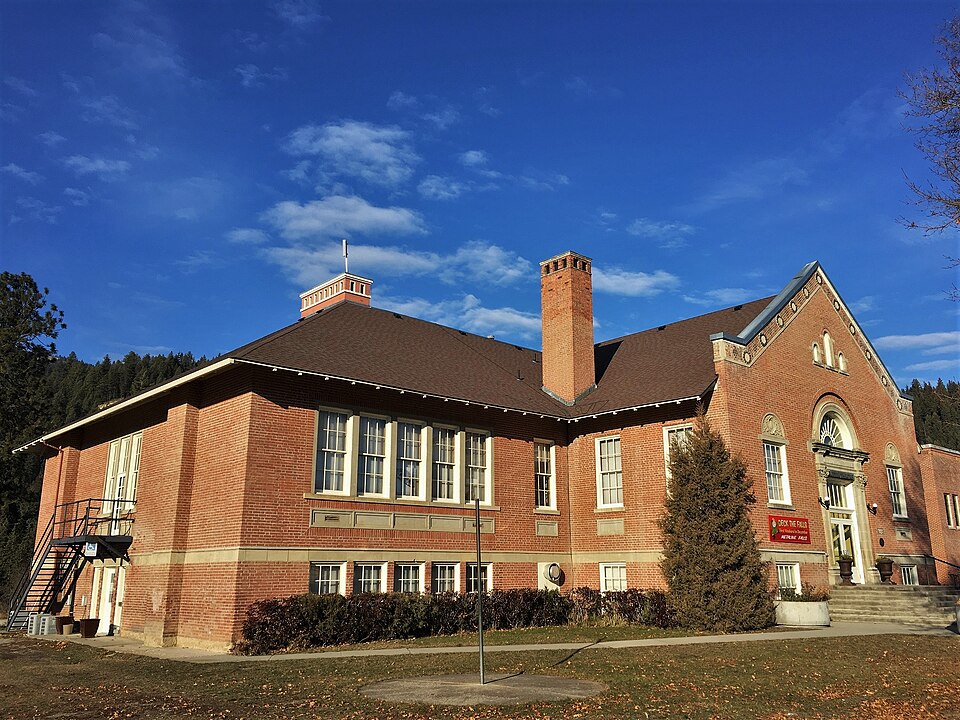 Photograph of Metaline Falls School