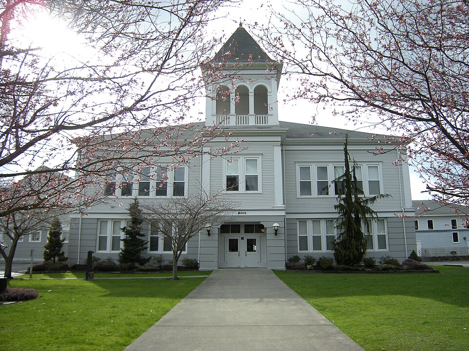 Photograph of Snoqualmie School Campus