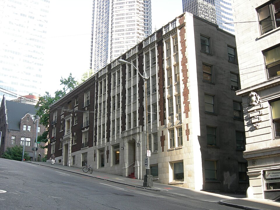 Photograph of Leamington Hotel and Apartments