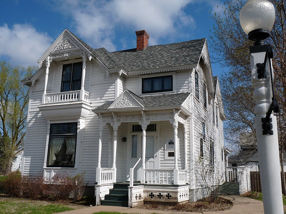 Photograph of Brady Anderson and Waldemar Ager House