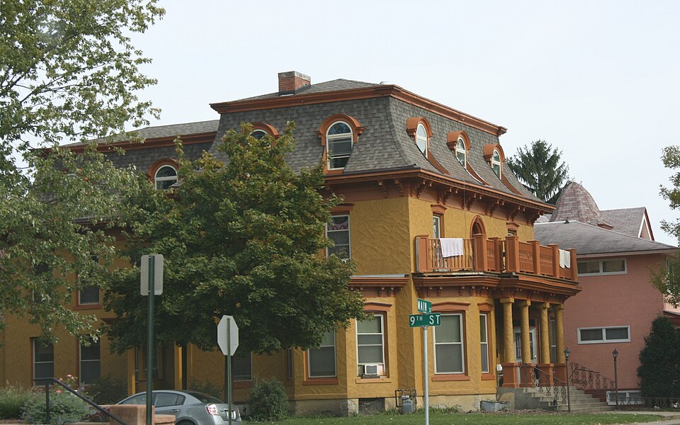 Photograph of 10th and Cass Streets Neighborhood Historic District