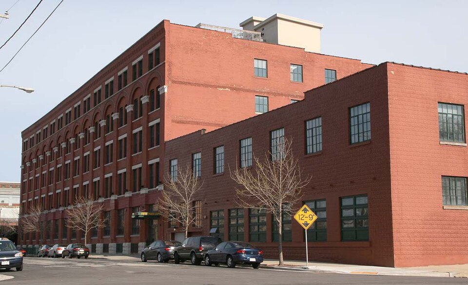 Photograph of Lindsay-Bostrom Building