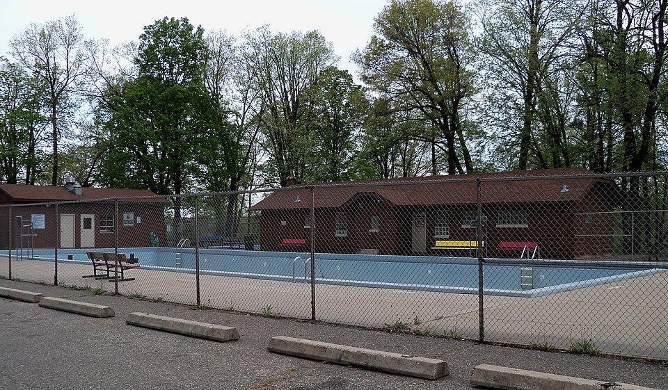 Photograph of Glen Park Municipal Swimming Pool