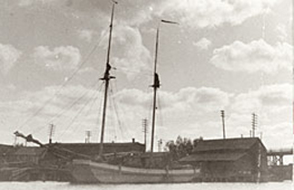 Photograph of Tennie and Laura