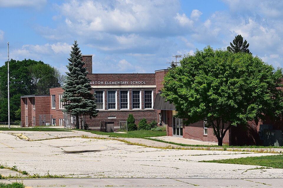 Photograph of Barton Elementary School
