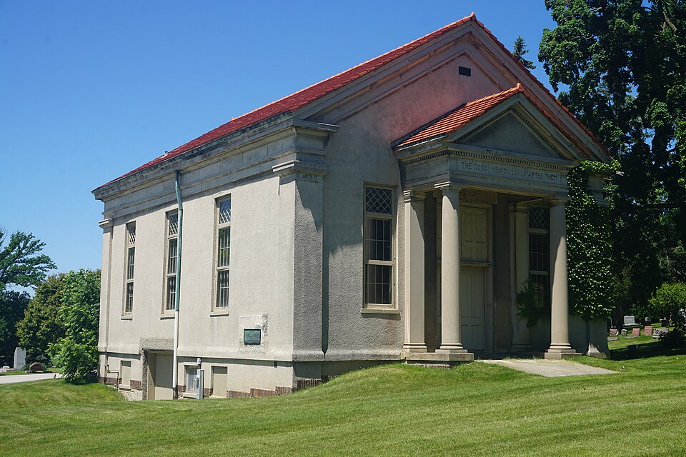 Photograph of Wauwatosa Cemetery Chapel