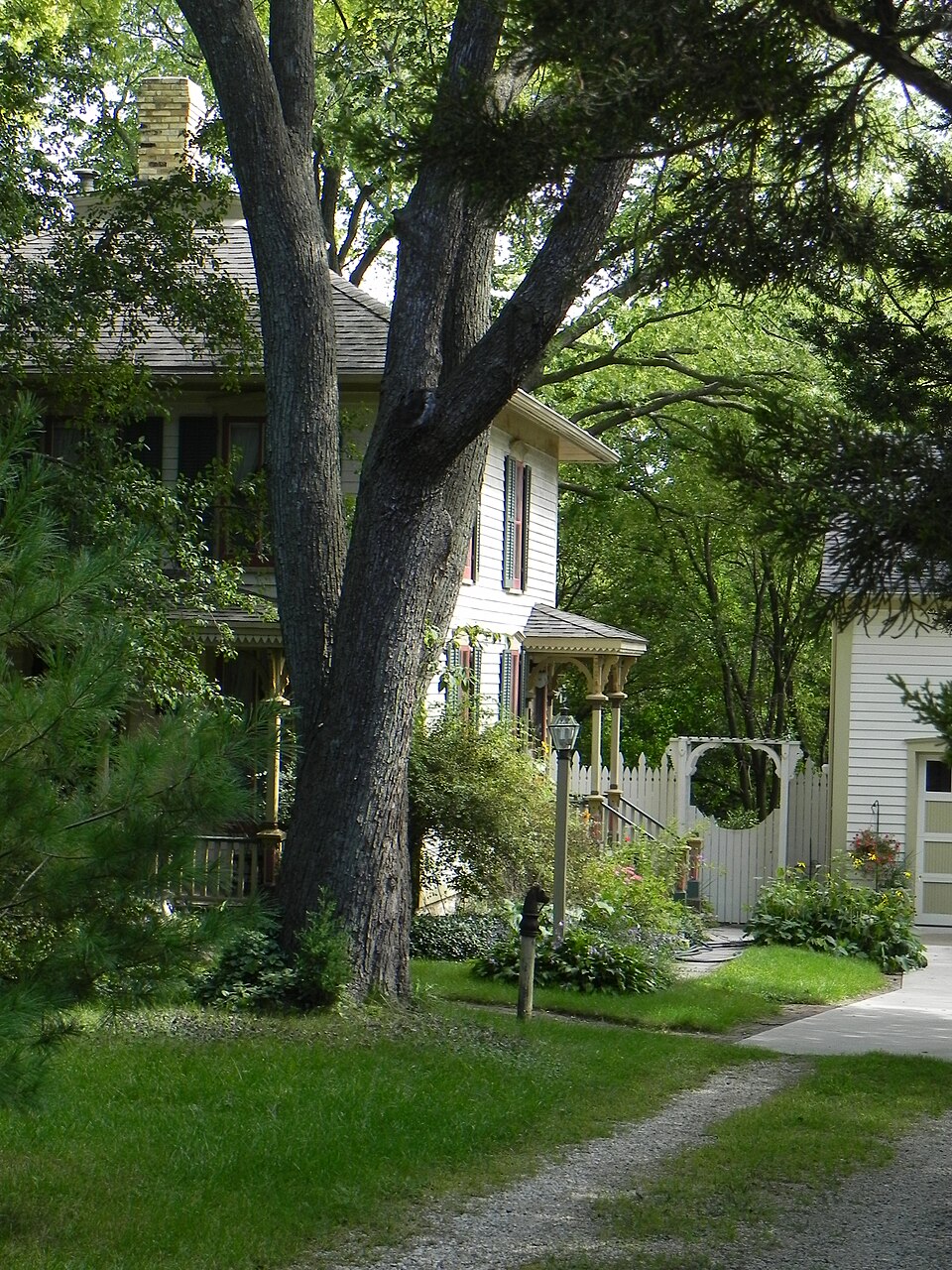 Photograph of Owen and Margaret Oliver House