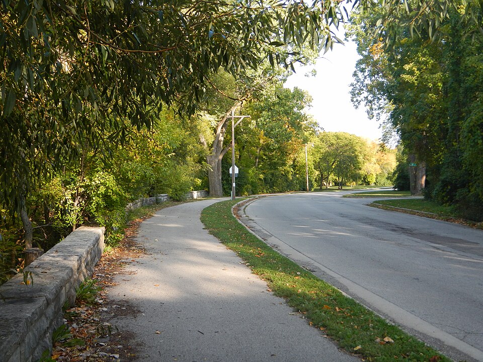 Photograph of Oak Creek Parkway