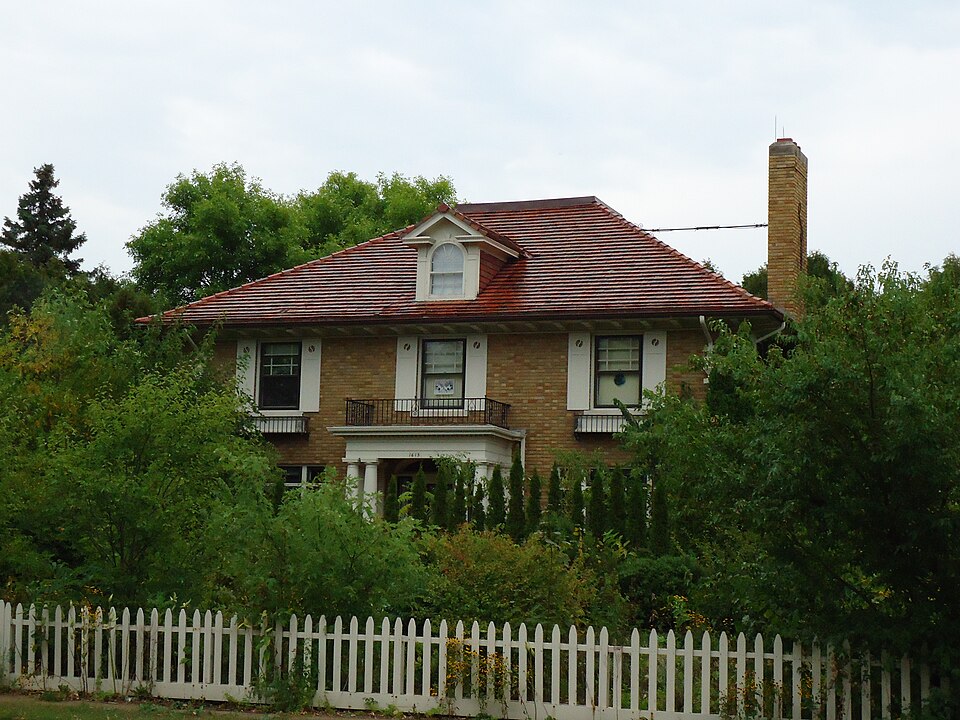 Photograph of Pearl and Eva Chambers House