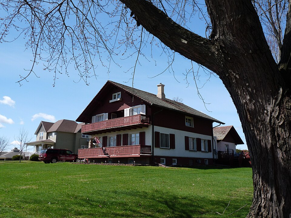 Photograph of Herman M. and Hanna Hediger House