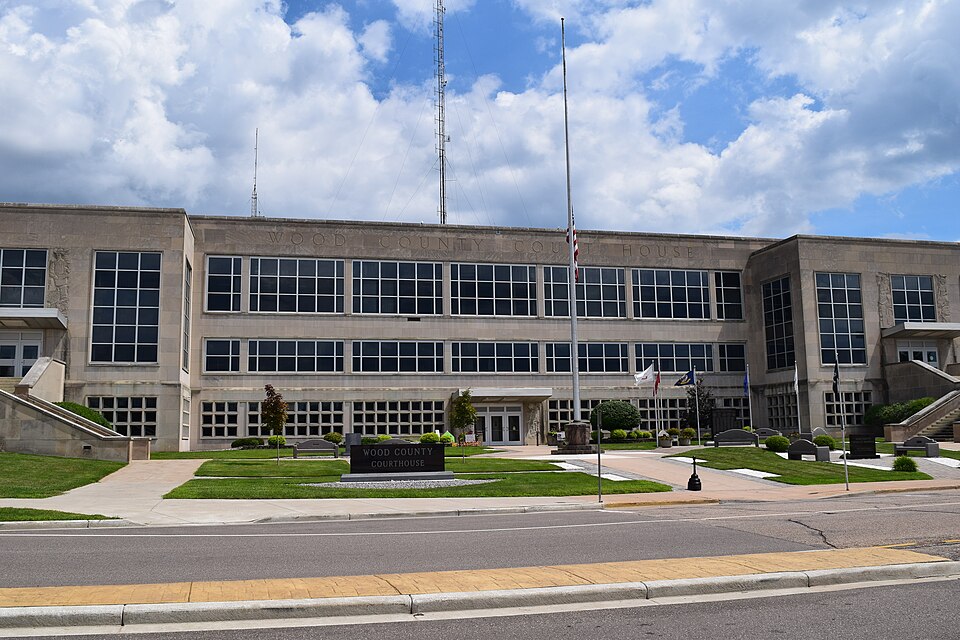 Photograph of Wood County Courthouse