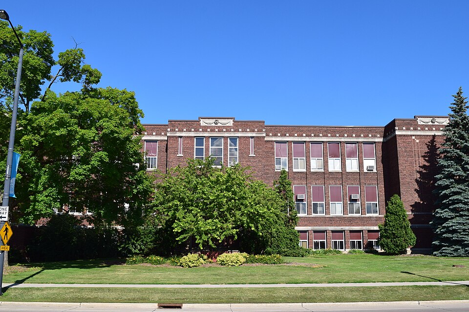 Photograph of Old Nicolet High School