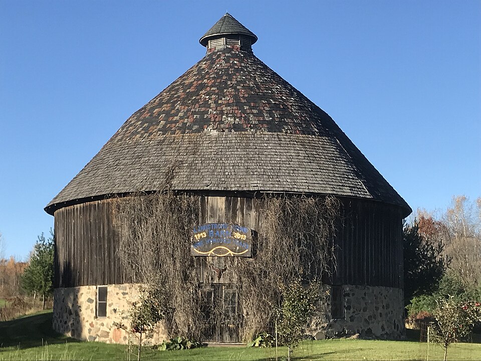 Photograph of John Lindstrom Round Barn