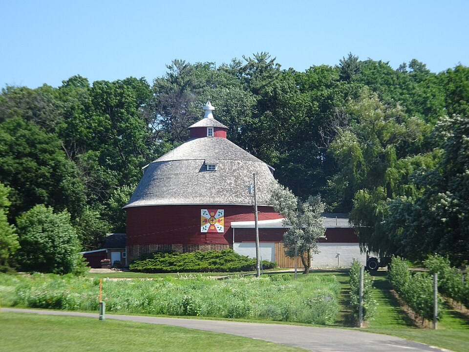 Photograph of Albert and Minna Ten Eyck Round Barn
