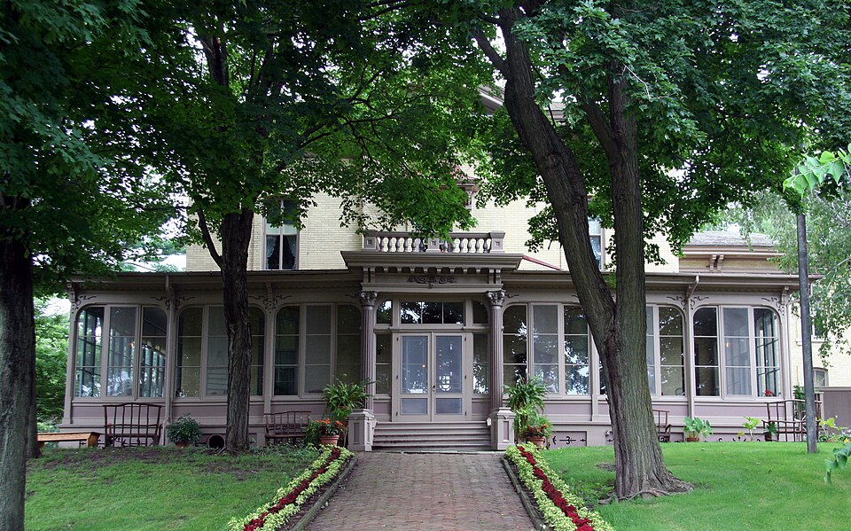 Photograph of Villa Louis