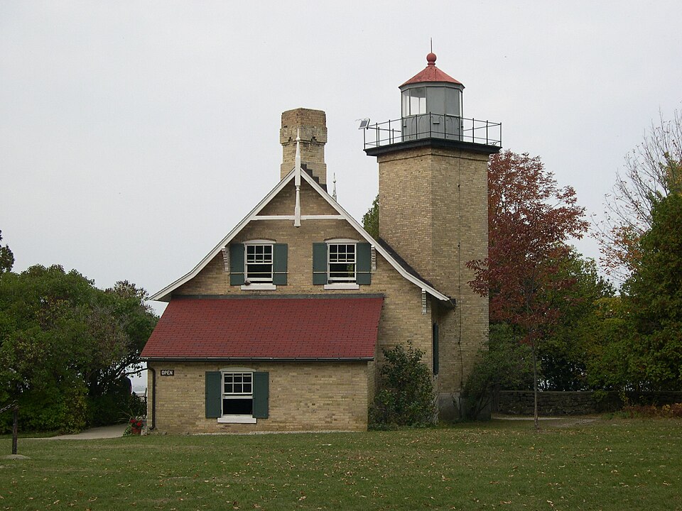 Photograph of Eagle Bluff Light