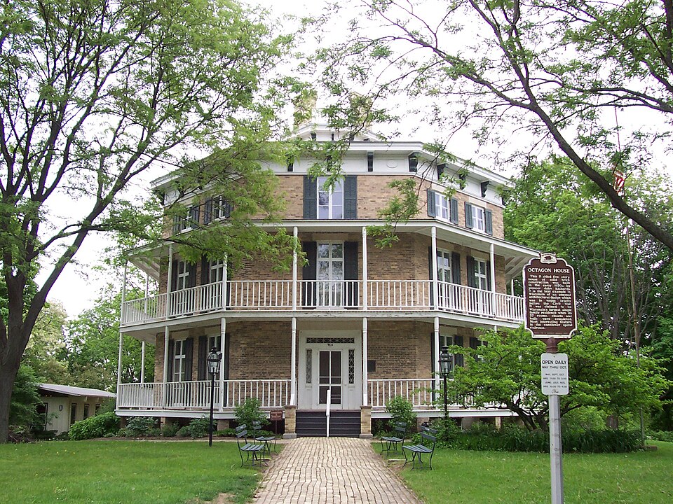 Photograph of Octagon House