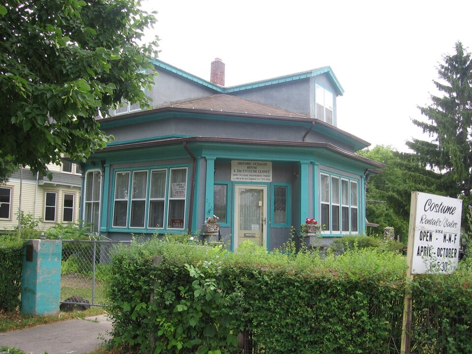 Photograph of Octagon House