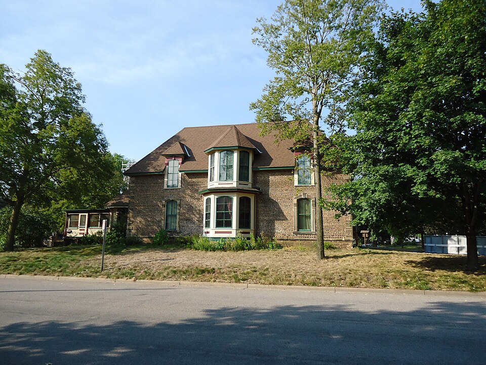 Photograph of Cobblestone House