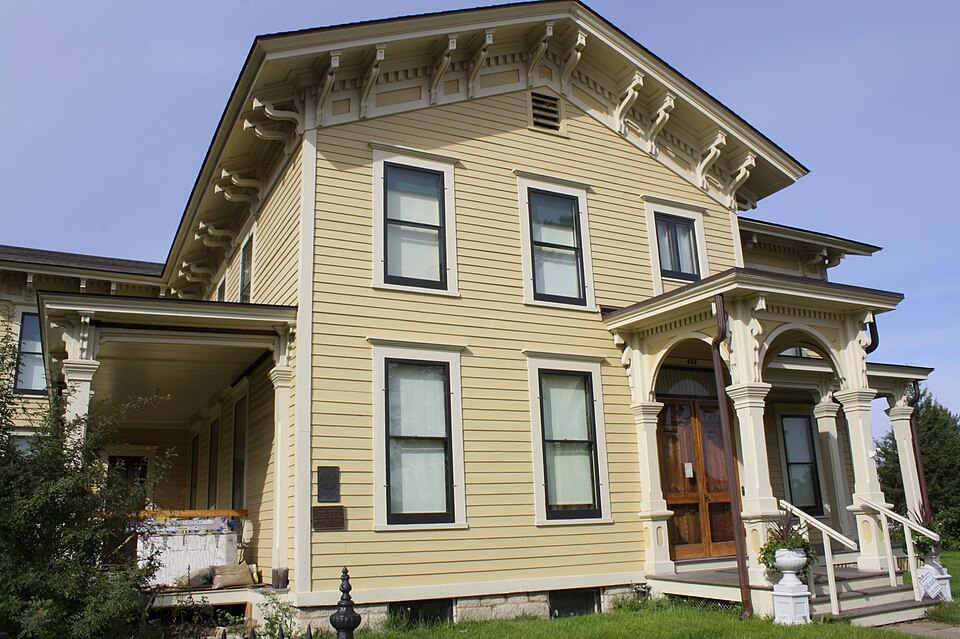 Photograph of Gideon C. Hixon House