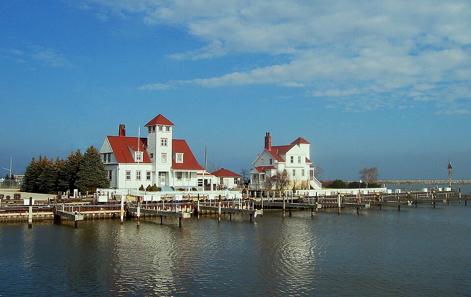 Photograph of Racine Harbor Lighthouse and Life Saving Station