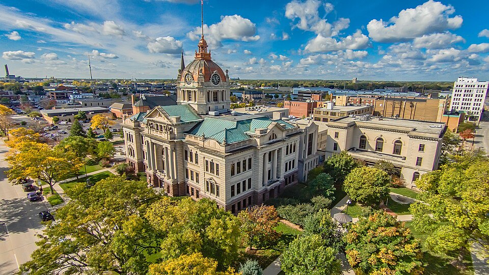 Photograph of Brown County Courthouse