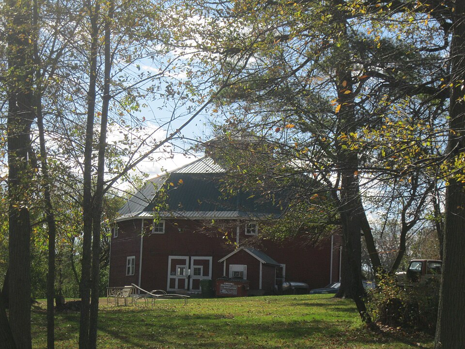 Photograph of Gilley-Tofsland Octagonal Barn
