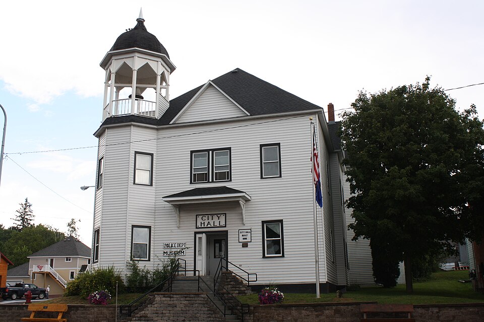 Photograph of Mellen City Hall