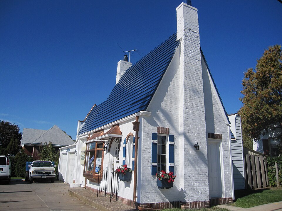 Photograph of Freitag's Pure Oil Service Station