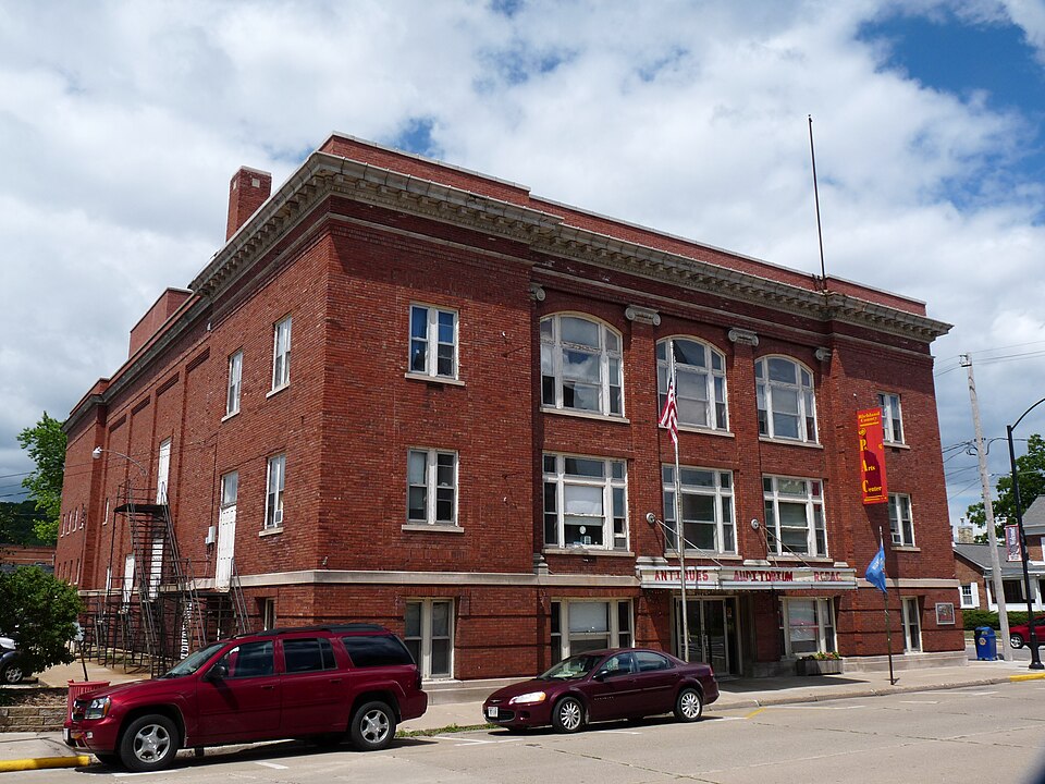 Photograph of Richland Center City Auditorium