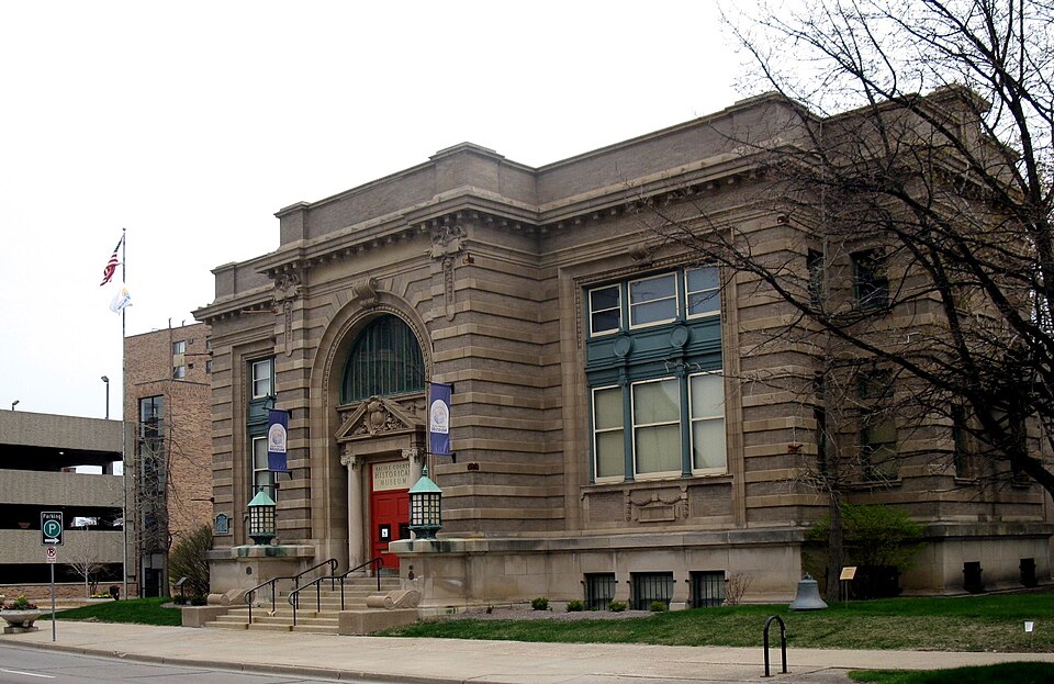 Photograph of Racine Public Library