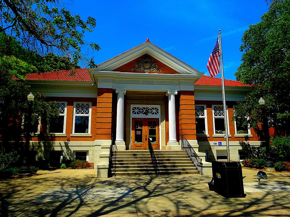 Photograph of Carnegie-Schadde Memorial Public Library