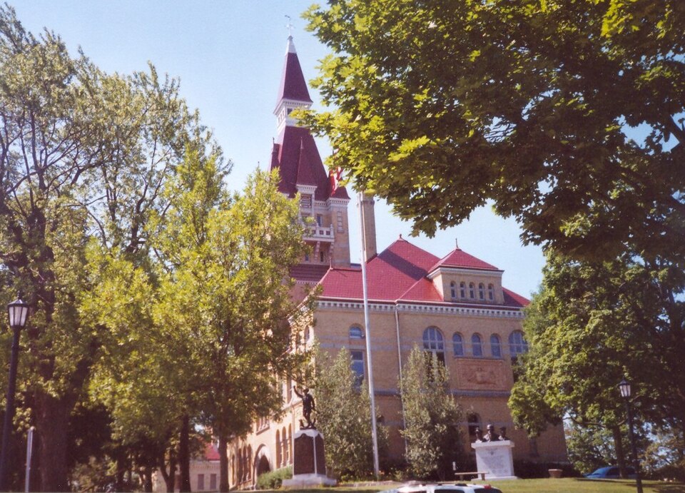 Photograph of Washington County Courthouse and Jail