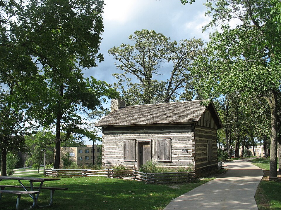 Photograph of Halverson Log Cabin