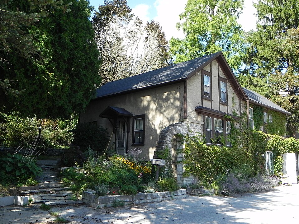 Photograph of Trapp Filling Station