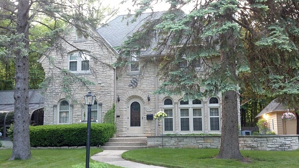 Photograph of Herbert Hoeltz House