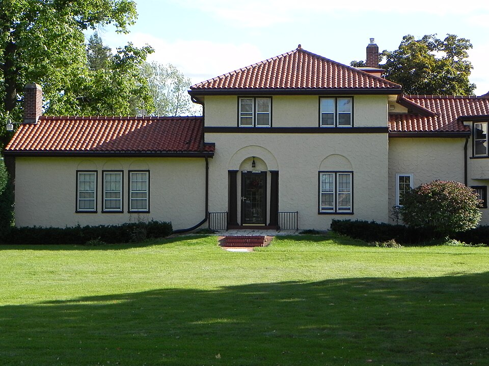 Photograph of LeRoy A. Henze House