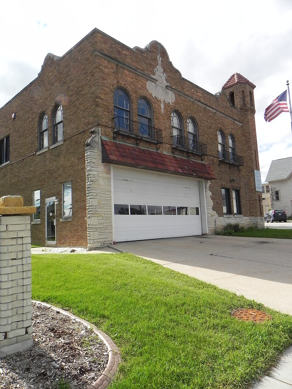 Photograph of Menomonee Falls City Hall