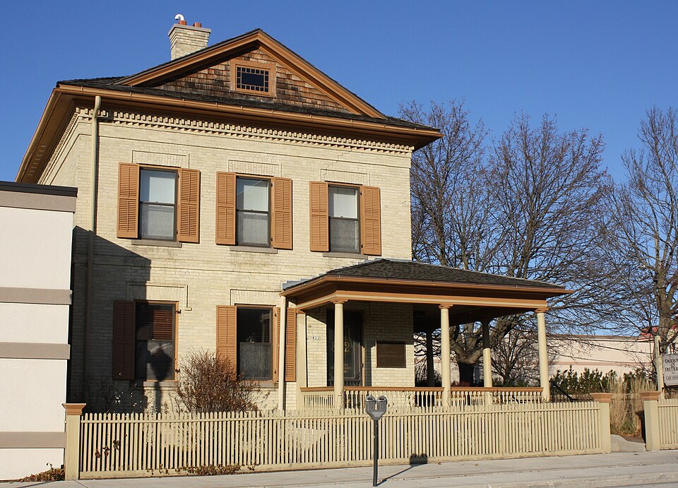 Photograph of Henry and Henriette Roth House