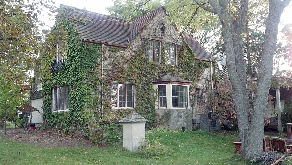 Photograph of Everett P. Barrett House