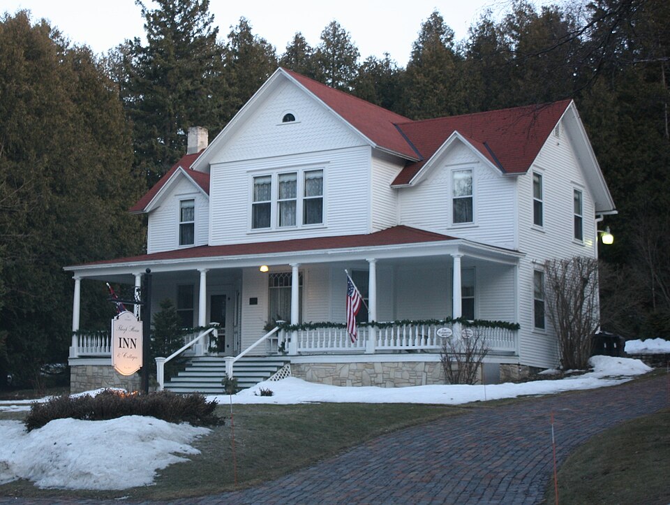 Photograph of Freeman and Jesse Thorp House and Cottages